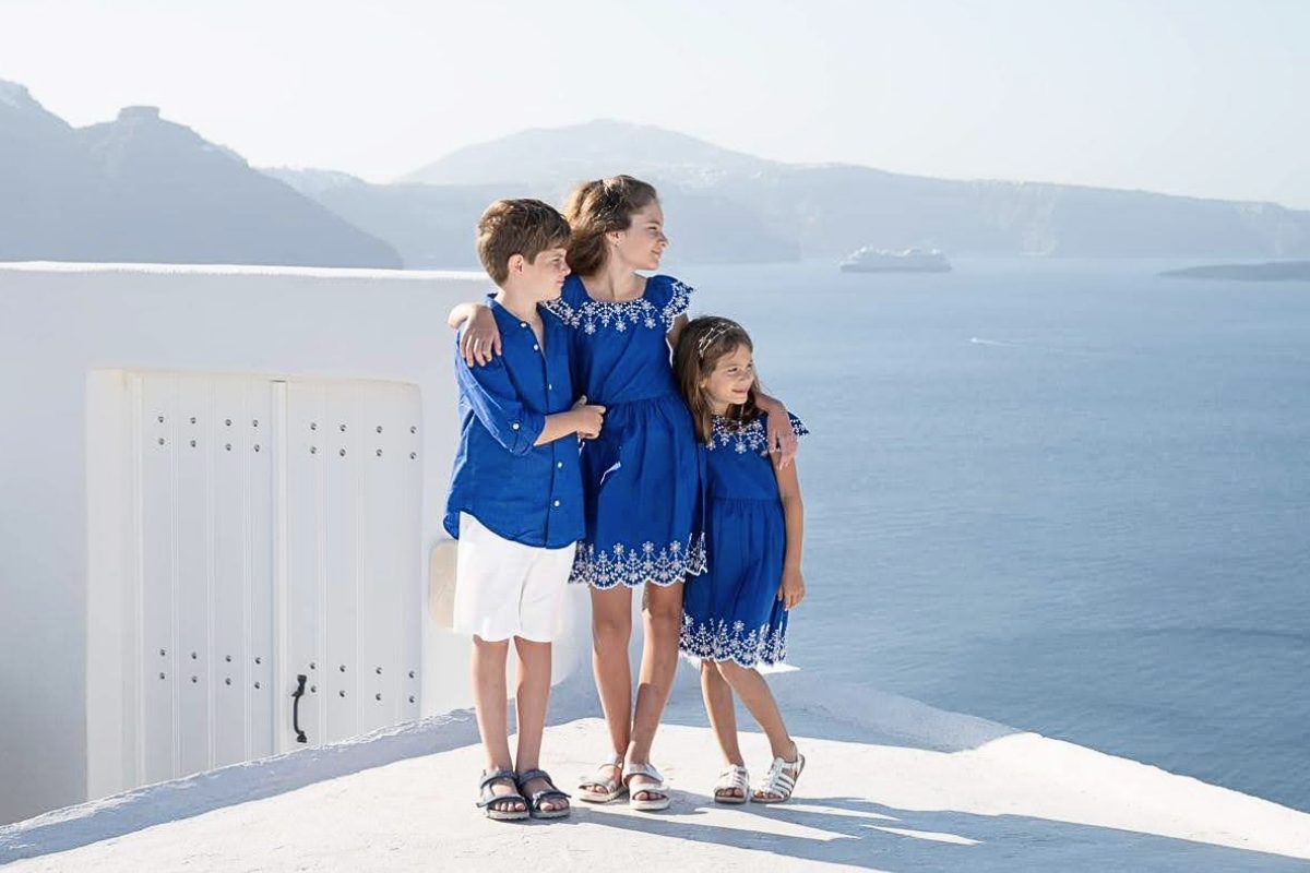 Kids on a mitzvah trip standing near the ocean